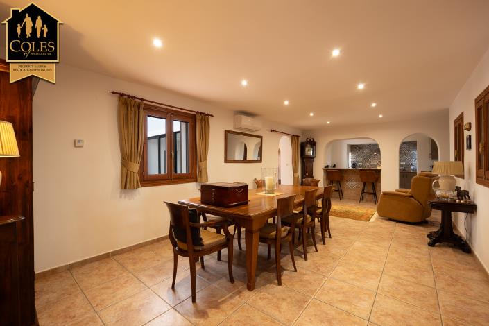 Image No.27-4 Bed Villa / Detached for sale