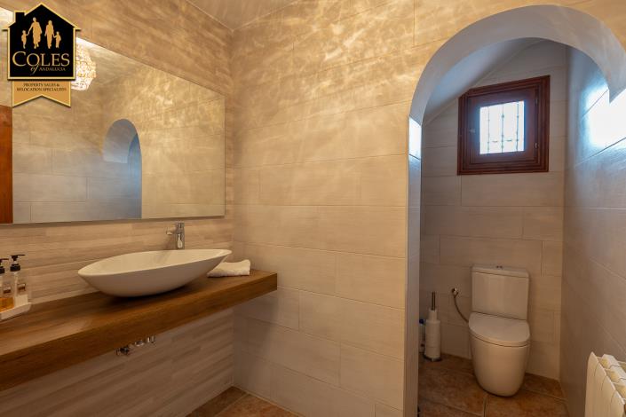 Image No.28-4 Bed Villa / Detached for sale