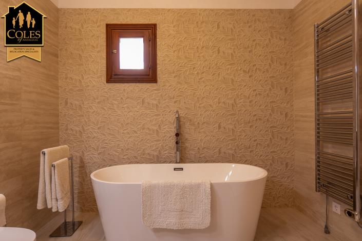 Image No.32-4 Bed Villa / Detached for sale