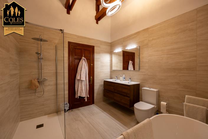 Image No.33-4 Bed Villa / Detached for sale