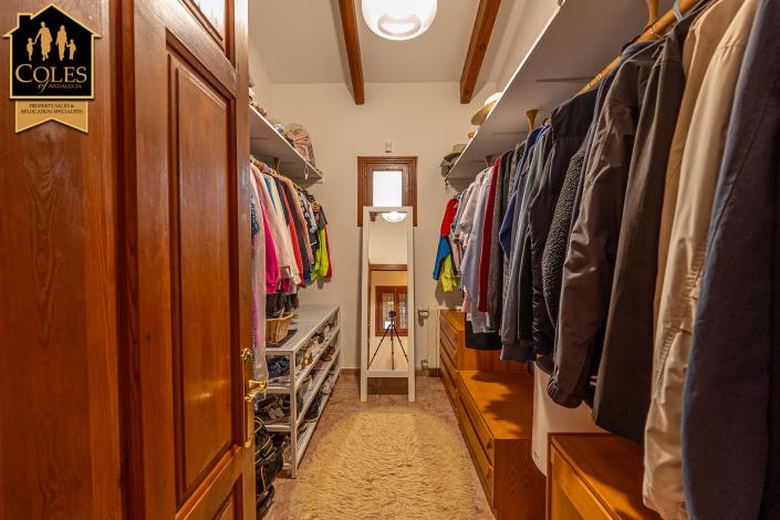 Image No.34-4 Bed Villa / Detached for sale