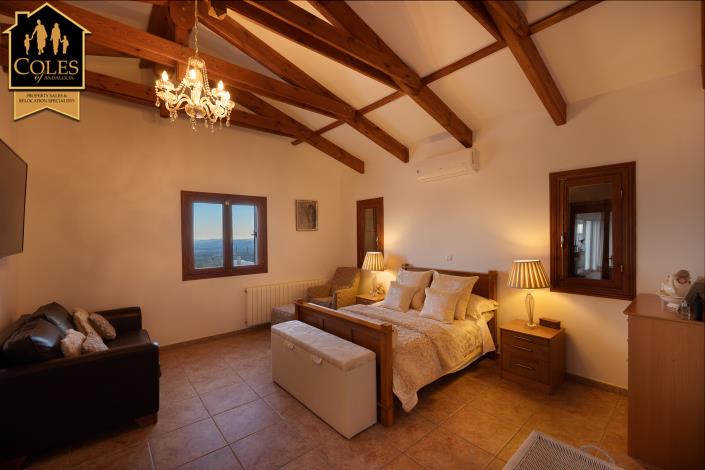 Image No.35-4 Bed Villa / Detached for sale