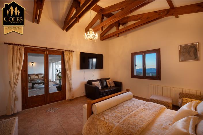 Image No.37-4 Bed Villa / Detached for sale