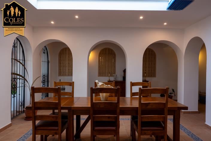 Image No.39-4 Bed Villa / Detached for sale