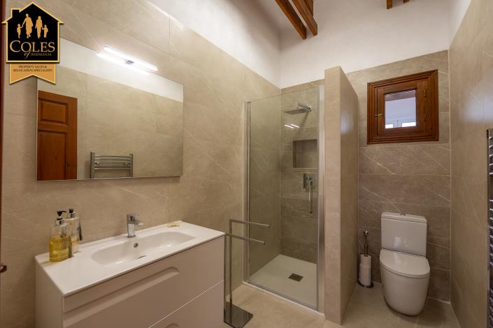 Image No.45-4 Bed Villa / Detached for sale