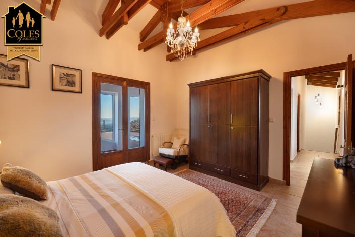 Image No.47-4 Bed Villa / Detached for sale