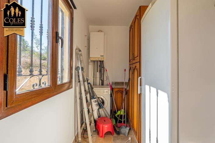 Image No.12-4 Bed Villa / Detached for sale