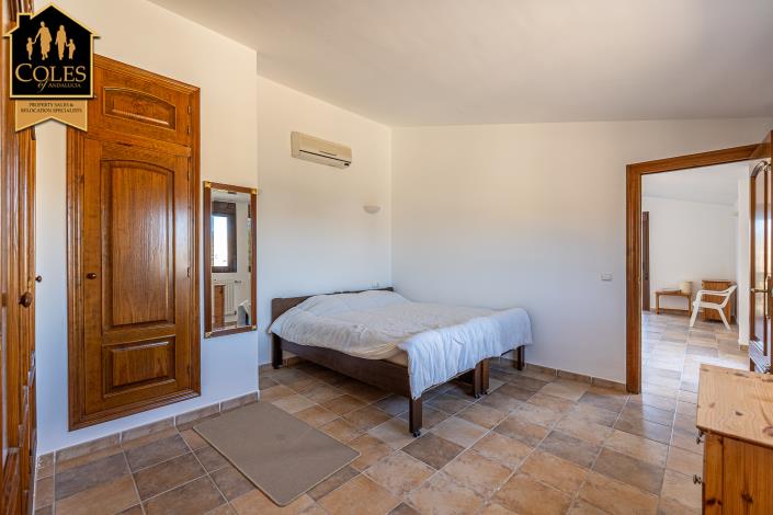 Image No.25-4 Bed Villa / Detached for sale