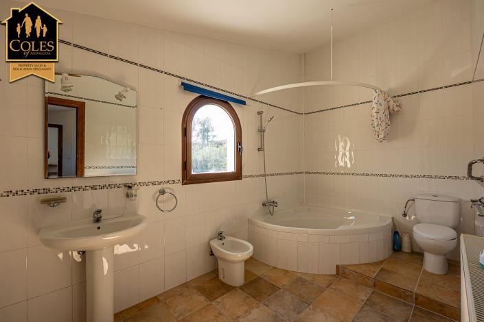 Image No.26-4 Bed Villa / Detached for sale