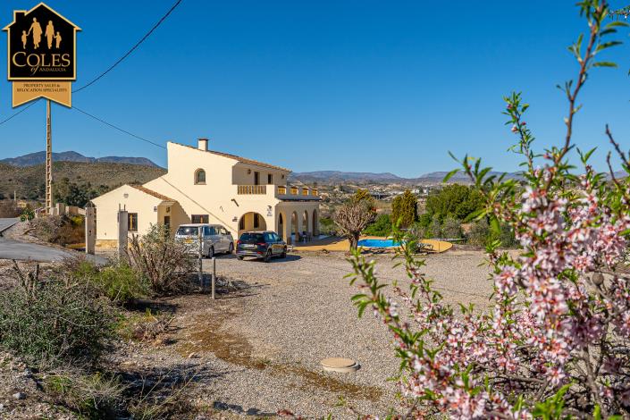 Image No.35-4 Bed Villa / Detached for sale