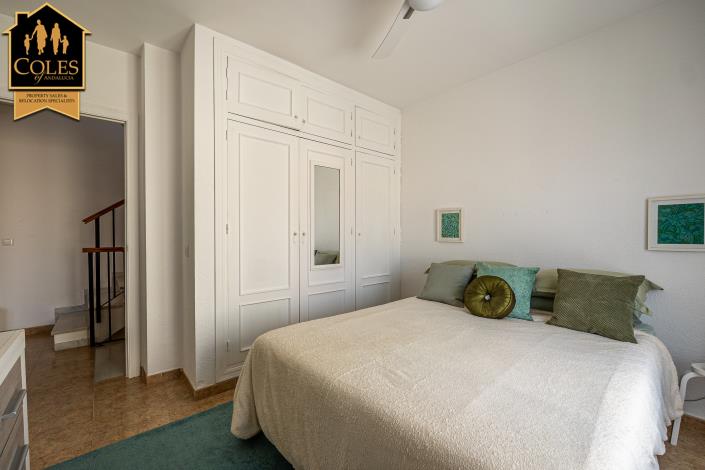 Image No.14-3 Bed Townhouse for sale