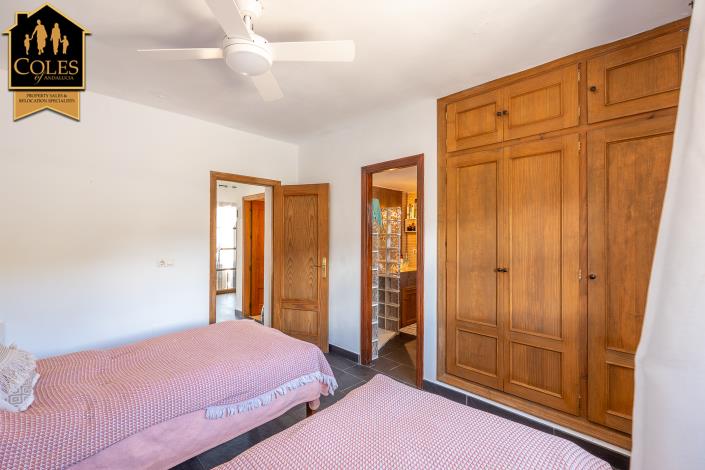 Image No.19-3 Bed Villa / Detached for sale