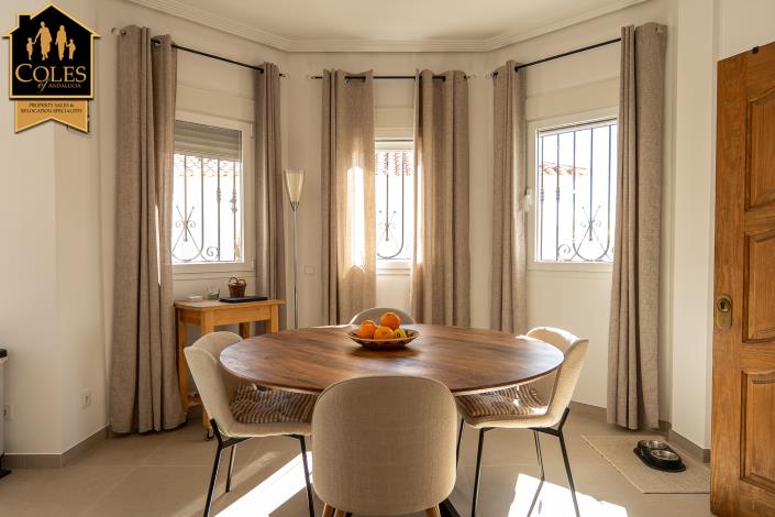 Image No.12-3 Bed Villa / Detached for sale