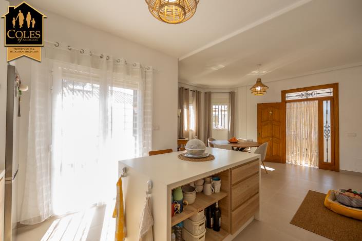 Image No.17-3 Bed Villa / Detached for sale