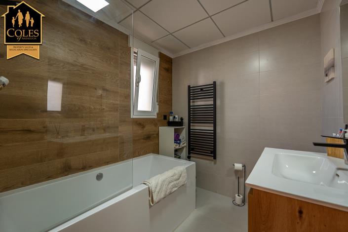 Image No.22-3 Bed Villa / Detached for sale