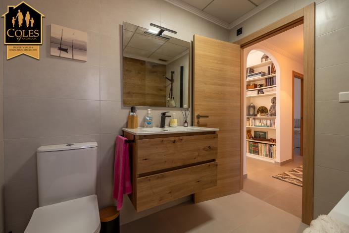 Image No.24-3 Bed Villa / Detached for sale