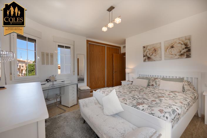 Image No.21-3 Bed Townhouse for sale