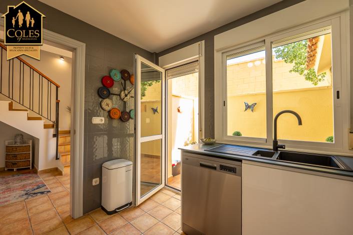 Image No.8-2 Bed Townhouse for sale