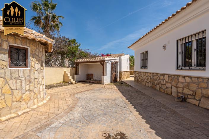 Image No.11-3 Bed Villa / Detached for sale