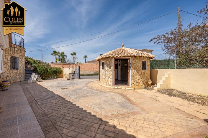 Image No.14-3 Bed Villa / Detached for sale
