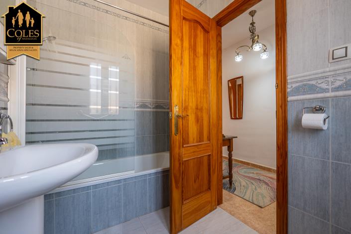 Image No.23-3 Bed Villa / Detached for sale