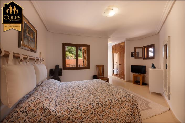 Image No.25-3 Bed Villa for sale