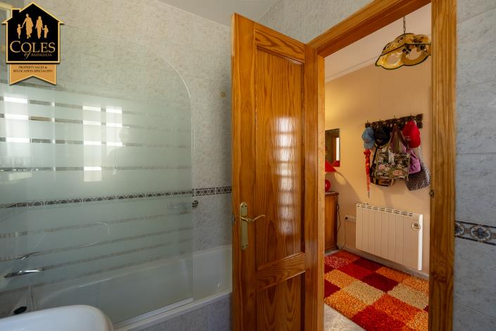 Image No.24-3 Bed Villa / Detached for sale