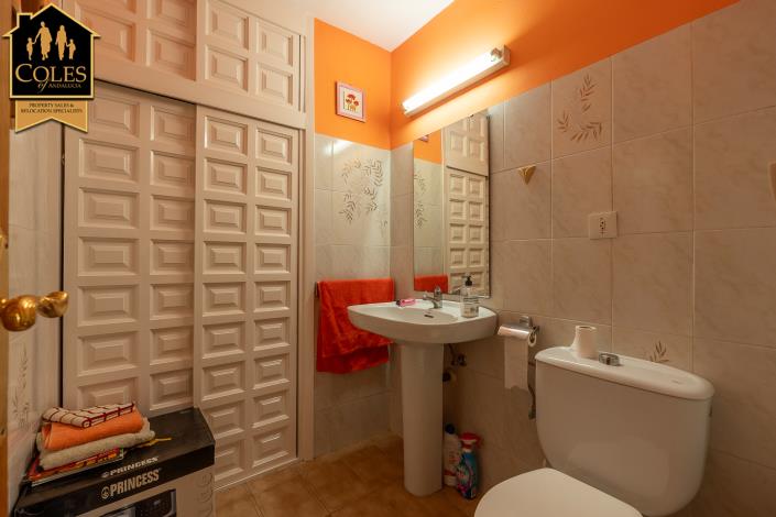 Image No.14-3 Bed Villa / Detached for sale
