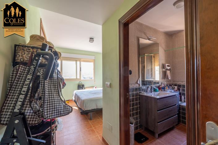 Image No.25-3 Bed Townhouse for sale