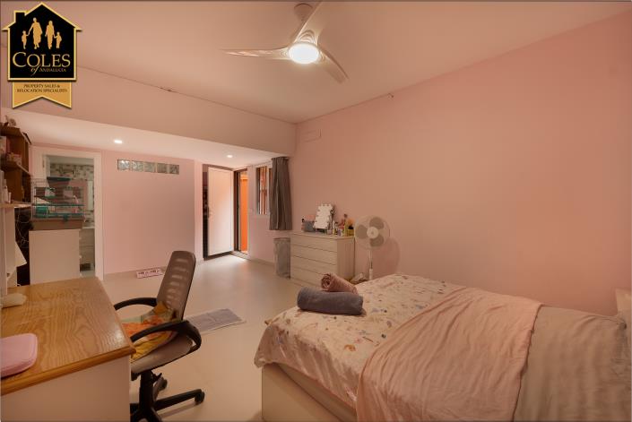 Image No.23-4 Bed Villa / Detached for sale