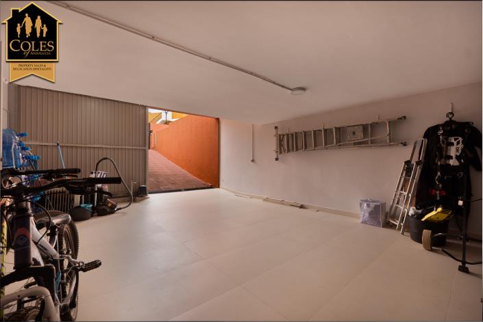Image No.26-4 Bed Villa / Detached for sale