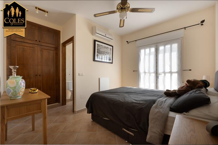 Image No.19-5 Bed Villa / Detached for sale