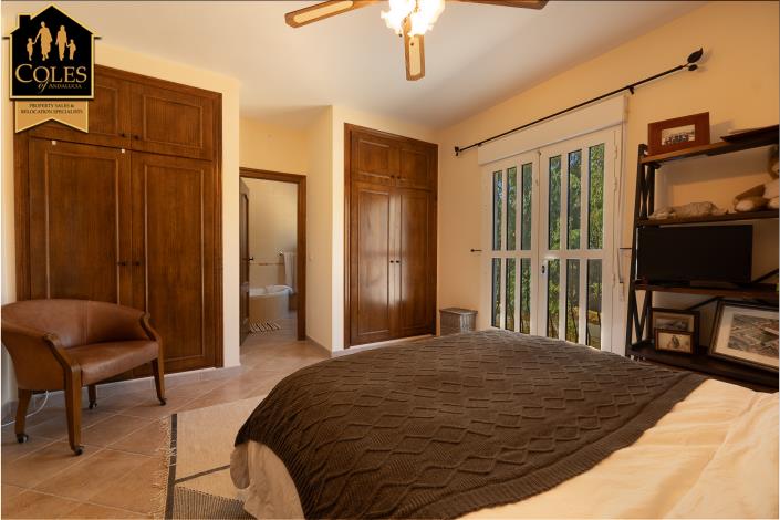Image No.23-5 Bed Villa / Detached for sale