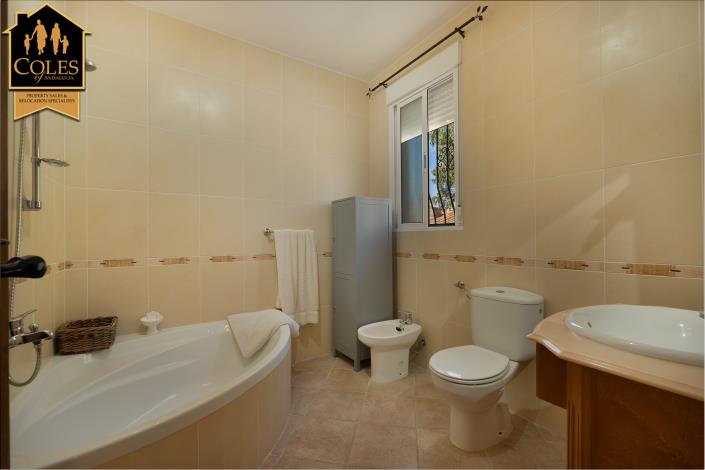 Image No.24-5 Bed Villa / Detached for sale