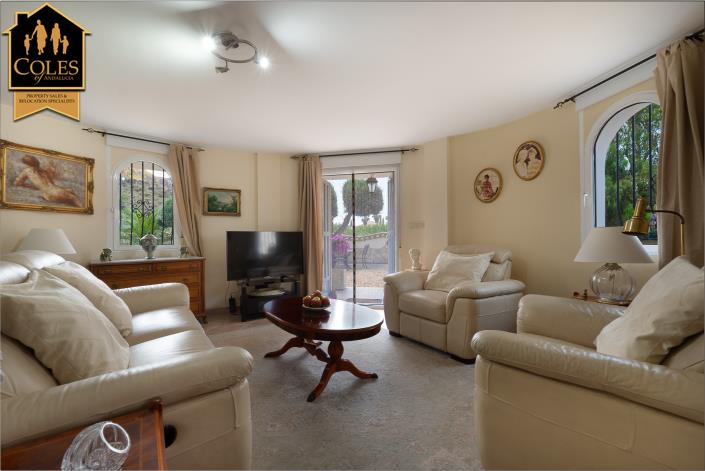 Image No.29-5 Bed Villa / Detached for sale