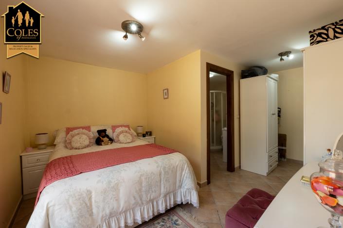 Image No.33-5 Bed Villa / Detached for sale