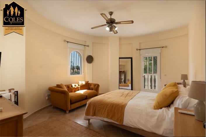 Image No.37-5 Bed Villa / Detached for sale