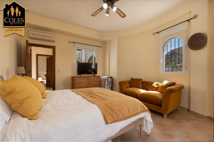 Image No.38-5 Bed Villa / Detached for sale