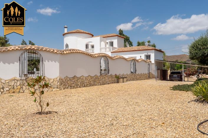 Image No.43-5 Bed Villa / Detached for sale