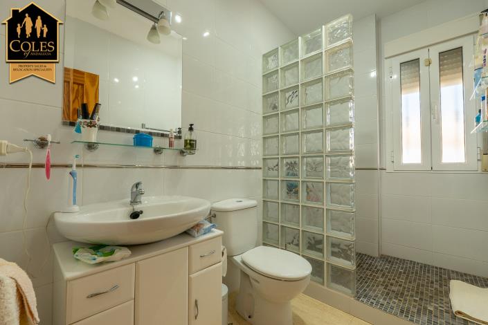 Image No.19-3 Bed Villa / Detached for sale
