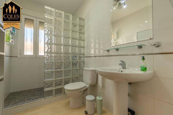 Image No.18-3 Bed Villa / Detached for sale
