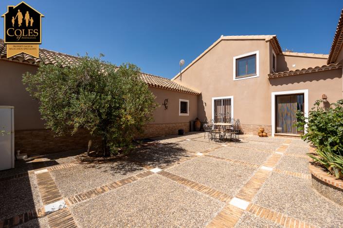 Image No.8-4 Bed Villa / Detached for sale