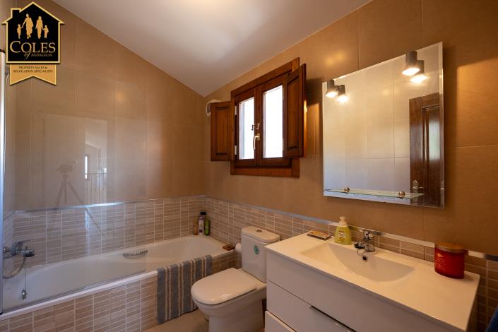 Image No.32-4 Bed Villa / Detached for sale