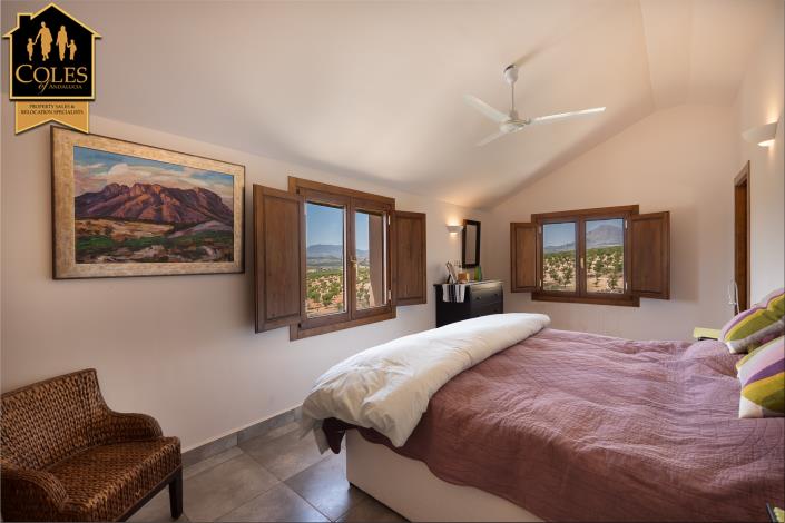 Image No.33-4 Bed Villa / Detached for sale