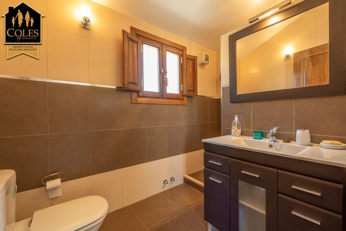 Image No.35-4 Bed Villa / Detached for sale