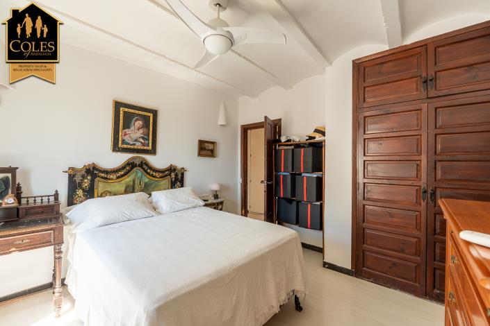 Image No.14-3 Bed Townhouse for sale