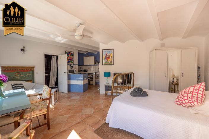 Image No.20-3 Bed Townhouse for sale