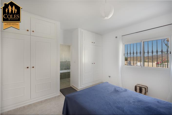 Image No.28-5 Bed Villa / Detached for sale