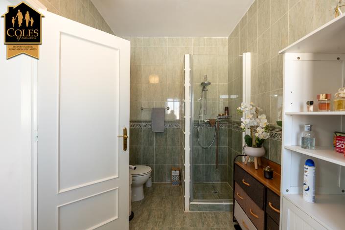 Image No.29-5 Bed Villa / Detached for sale