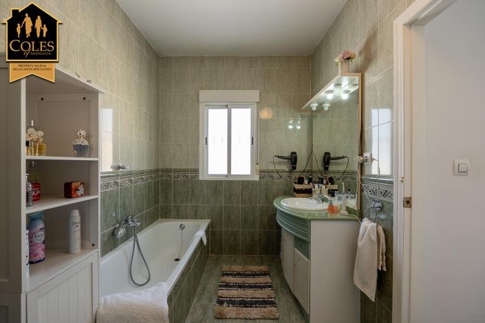 Image No.30-5 Bed Villa / Detached for sale